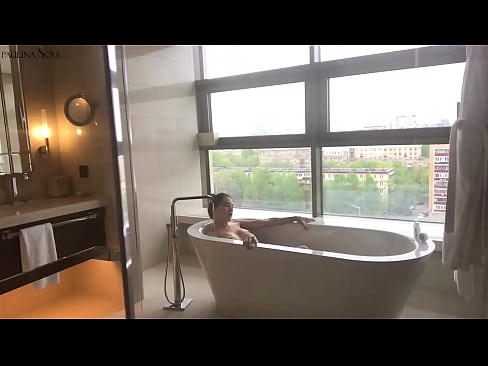 ❤️ Сјајна беба Страствено дрка своју мацу у купатилу ❤ Секс видео код нас